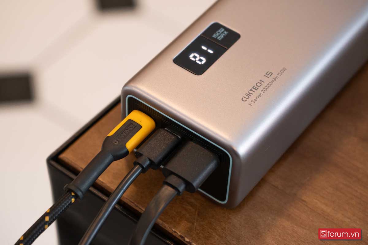 Trên tay pin dự phòng Cuktech 15: Dung lượng siêu khủng 20,000mAh, công suất sạc 150W, dùng được cho laptop