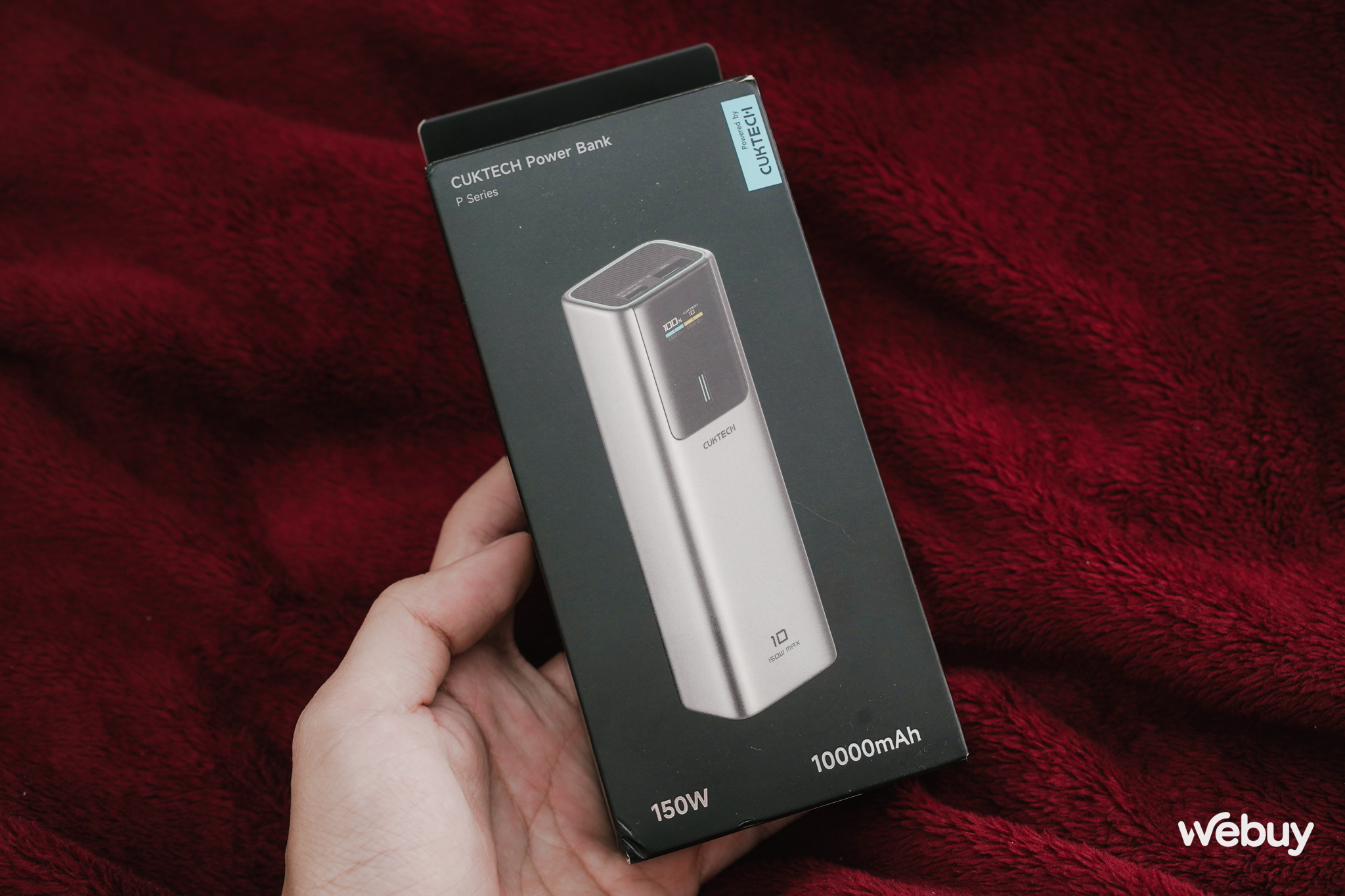 Cuktech là một thương hiệu con của Xiaomi, phổ biến với các món phụ kiện sạc nhanh như củ sạc, pin dự phòng, dây cáp... có hiệu suất cao mà giá thành hợp lý, dễ tiếp cận với phần lớn người dùng Việt. Thương hiệu này mới ra mắt một viên pin dự phòng mang tên PB100P, có mức giá chỉ khoảng hơn 600.000 đồng nhưng lại được trang bị thông số phần cứng hấp dẫn: công suất lên tới 150W, dung lượng 10.000mAh và có tích hợp cả màn hình LED