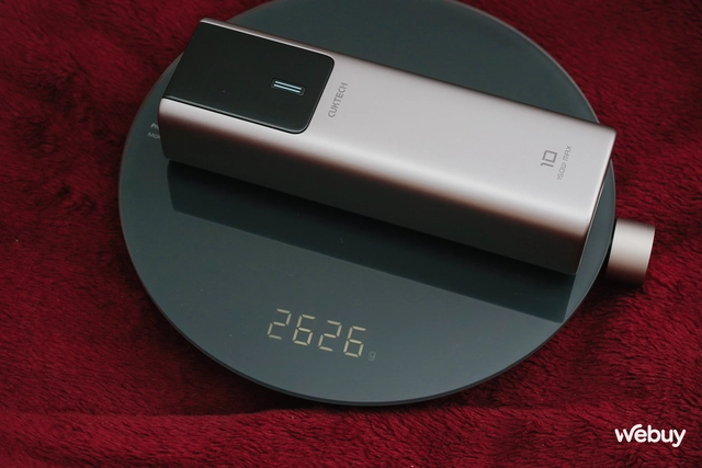 Trọng lượng viên pin này là khoảng 262 grams, tức chỉ nặng ngang một chiếc flagship như Xiaomi 15 Ultra, iPhone 16 Pro Max hay Galaxy S25 Ultra