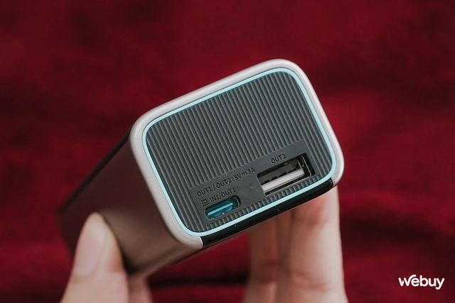 Cuktech PB100P trang bị hai cổng sạc: một cổng USB-C và một cổng USB-A, trong đó cổng USB-C có thể vừa sạc và vừa xả